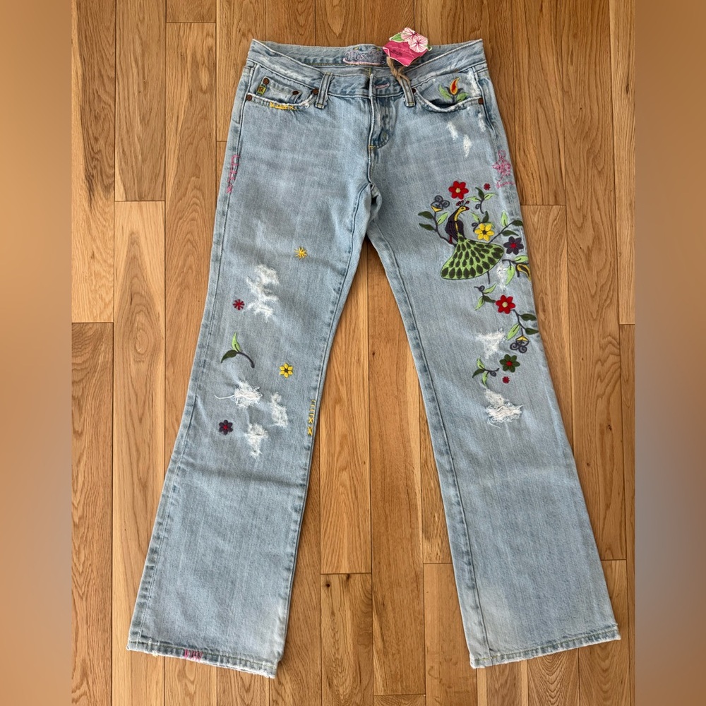 Miss Me vintage embroidered jeans 28